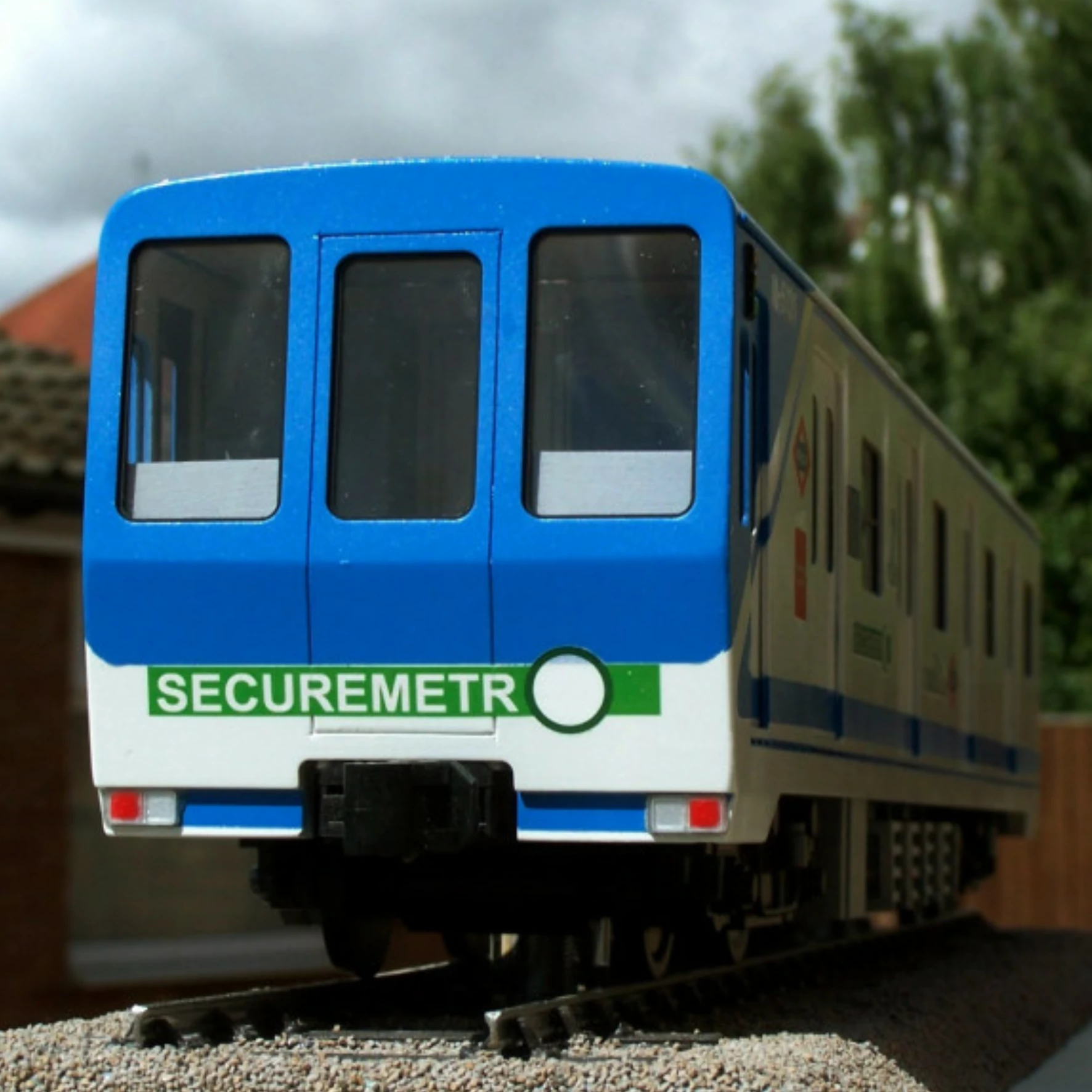 Replica model of a train on tracks